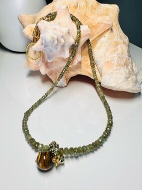 GREEN DEMANTOID GEMSTONES Beaded Necklace with Tiger Eye Pendant